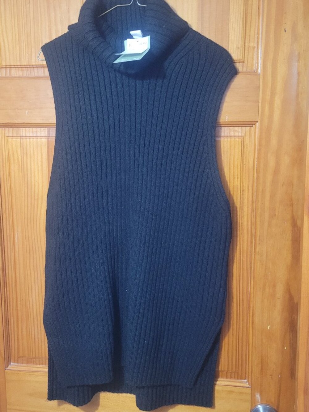 FREE H&M sweater materials sleeveless top